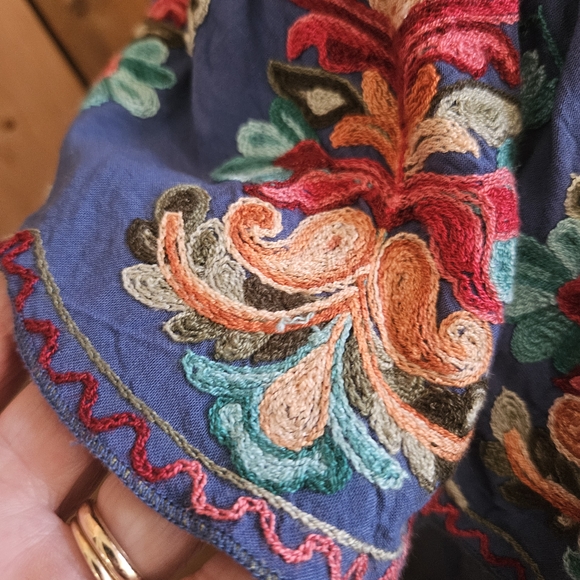 Surf Gypsy Blue Embroidered Off-the-Shoulder Ruffle Crop Top Boho Size Medium - Picture 3 of 9